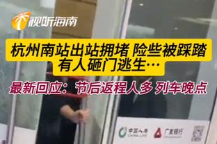 Nổi giận! Ba nhà báo Hồng Kông hỏi Massey tại sao không lên sân khấu: Không phụ lòng người hâm mộ sao? Không thấy giải thưởng sau trận đấu
